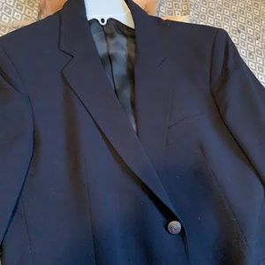 I am selling a blazer it’s more like a medium